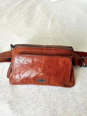 Spikes & sparrow leather sling bag